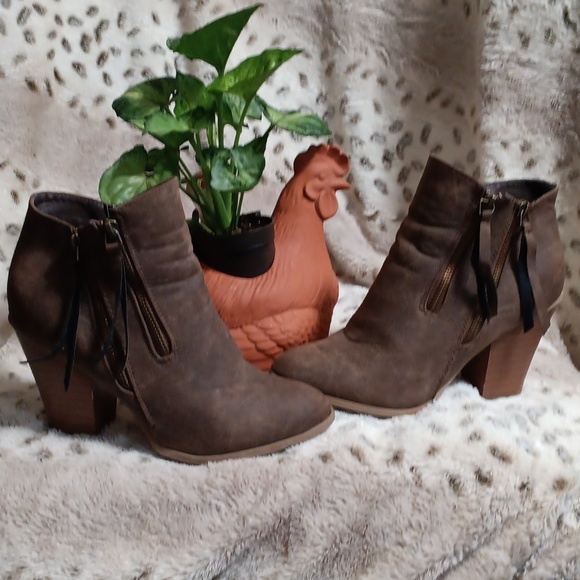 Brown ankle boot - Picture 2 of 4